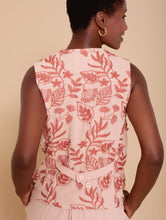 Cargar imagen en el visor de la galería, Chaleco con bordado floral
