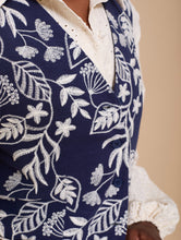 Cargar imagen en el visor de la galería, Chaleco con bordado floral