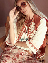 Cargar imagen en el visor de la galería, Chaleco con bordado en relieve