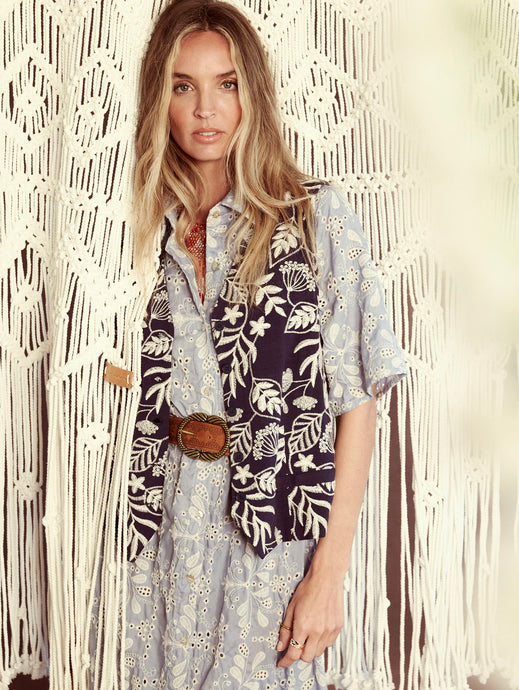 Vestido largo en bordado suizo