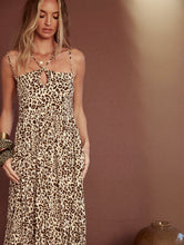 Cargar imagen en el visor de la galería, Vestido midi de tirantes estampado animal print