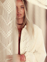 Cargar imagen en el visor de la galería, Camisa en bordado suizo