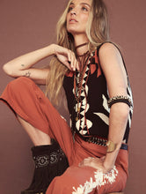 Cargar imagen en el visor de la galería, Pantalón cropped con bordado lateral