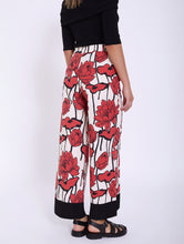 Cargar imagen en el visor de la galería, Pantalón estampado flores SKATIE BCN