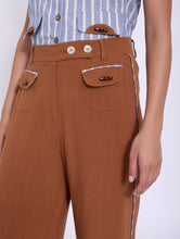 Load image into Gallery viewer, pantalon mezcla lino con bolsillos frontales boton madera SKATIE BCN