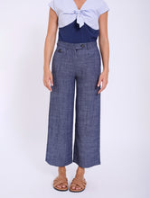 Load image into Gallery viewer, Pantalon mezcla lino con detalles tejido popelin rayas SKATIE BCN