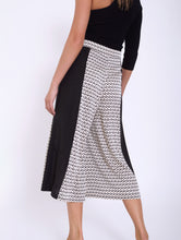 Load image into Gallery viewer, Pantalon satinado estampado SKATIE BCN