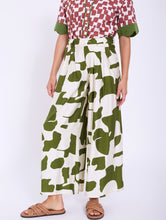Load image into Gallery viewer, Pantalón palazzo con estampado abstracto SKATIE BCN