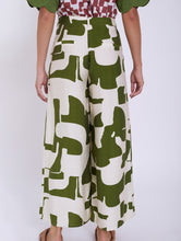 Load image into Gallery viewer, Pantalón palazzo con estampado abstracto SKATIE BCN