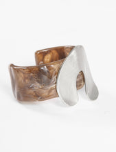 Cargar imagen en el visor de la galería, PULSERA CUFF  ACRILICO DIJE METALICO WAVY - SYMPHORINE