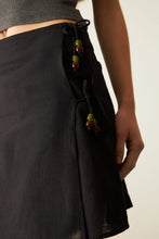 Cargar imagen en el visor de la galería, FALDA CON PIEDRAS - SYMPHORINE