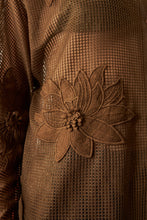 Cargar imagen en el visor de la galería, CAMISOLA RED CON FLORES BORDADAS - SYMPHORINE