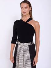 Cargar imagen en el visor de la galería, Top de punto asimétrico liso SKATIE BCN