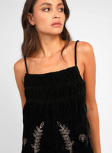 Cargar imagen en el visor de la galería, THE SAKIRE VELVET TOP - ANGE PARIS