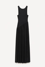 Cargar imagen en el visor de la galería, THE BLACK DRESS