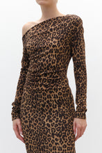 Cargar imagen en el visor de la galería, VESTIDO ANIMAL PRINT ASIMETRICO