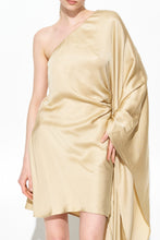 Cargar imagen en el visor de la galería, THE ONE SHOULDER SATIN GOWN