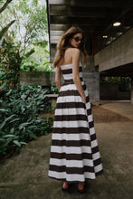 Cargar imagen en el visor de la galería, THE STRIPES MAXI DRESS