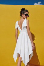 Cargar imagen en el visor de la galería, THE ASYMETRIC WHITE DRESS