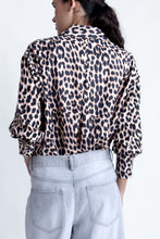 Cargar imagen en el visor de la galería, CAMISA ANIMAL PRINT