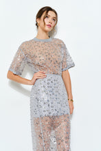 Cargar imagen en el visor de la galería, THE FLORAL SEQUIN TOP