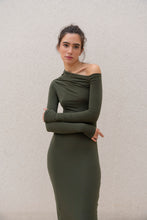 Cargar imagen en el visor de la galería, VESTIDO CAQUI ASIMETRICO MIDI