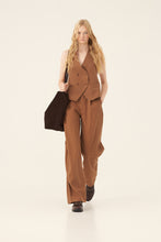 Cargar imagen en el visor de la galería, THE HALTER VEST