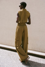 Cargar imagen en el visor de la galería, THE FLOWY VEST