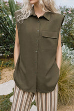 Cargar imagen en el visor de la galería, THE SHOULDER PAD FLOWY SHIRT