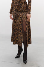 Cargar imagen en el visor de la galería, FALDA ANIMAL PRINT CON ABERTURA