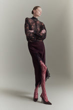 Cargar imagen en el visor de la galería, BURGUNDY LACE SKIRT