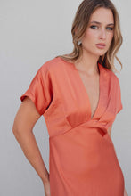 Cargar imagen en el visor de la galería, VESTIDO MIDI SATINADO