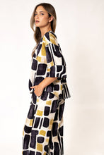 Cargar imagen en el visor de la galería, BLUSA ESTAMPADA