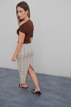 Cargar imagen en el visor de la galería, TOP ASIMÉTRICO APLIQUE