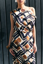 Cargar imagen en el visor de la galería, CUERPO ASIMÉTRICO ESTAMPADO