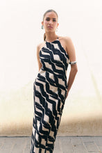 Cargar imagen en el visor de la galería, VESTIDO MIDI HALTER ESTAMPADO