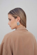 Cargar imagen en el visor de la galería, BLAZER OVERSIZE CRUZADA