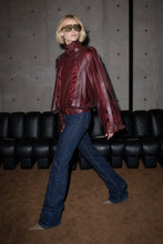 Cargar imagen en el visor de la galería, THE BURGUNDY JACKET