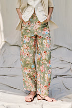 Load image into Gallery viewer, THE FLOWER PRINT BARREL PANTS
