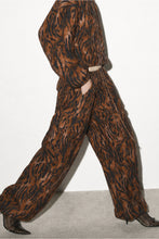 Cargar imagen en el visor de la galería, THE ANIMALIER CARGO PANTS