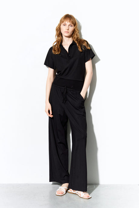 THE BLACK KNITTED PANTS