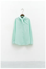 Cargar imagen en el visor de la galería, THE KNOT SHIRT
