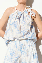 Cargar imagen en el visor de la galería, THE HALTER  PRINTED TOP
