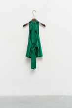Cargar imagen en el visor de la galería, THE HALTER GREEN TOP