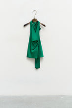 Cargar imagen en el visor de la galería, THE HALTER GREEN TOP