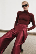 Cargar imagen en el visor de la galería, THE BORDEAUX SUEDE PANTS