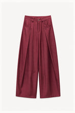 Cargar imagen en el visor de la galería, THE BORDEAUX SUEDE PANTS