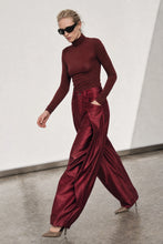 Cargar imagen en el visor de la galería, THE BORDEAUX SUEDE PANTS