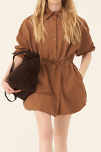 Cargar imagen en el visor de la galería, THE BROWN BUBBLE SHIRT DRESS